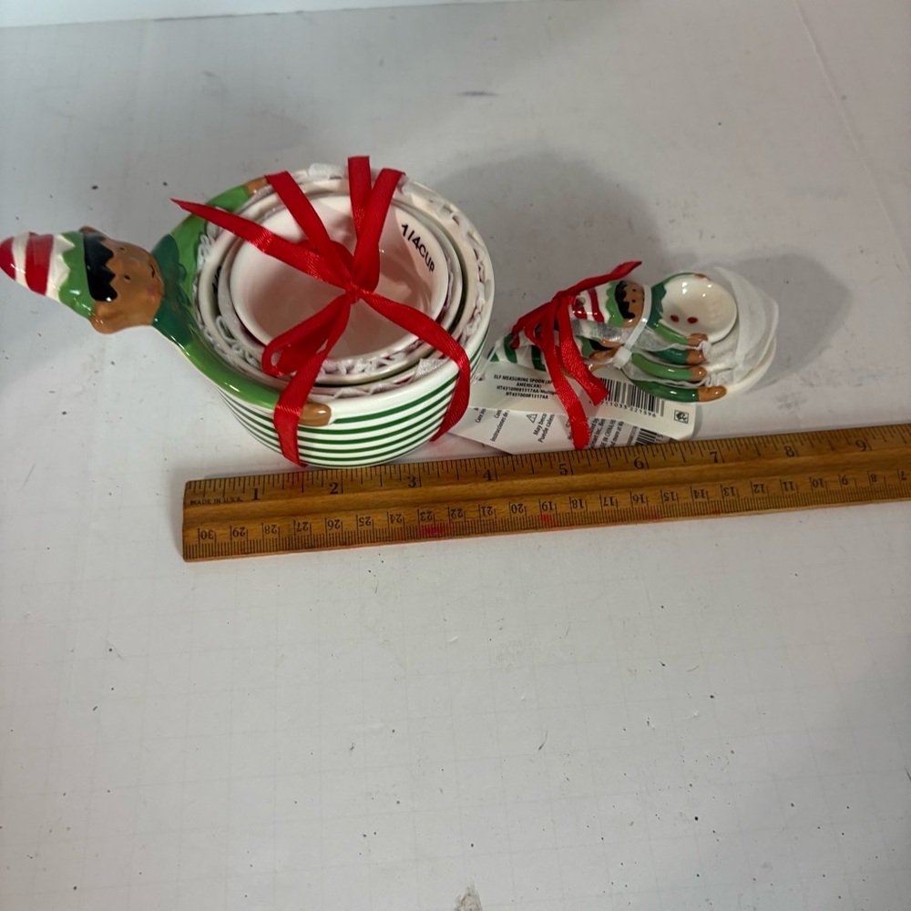 Holiday Time Christmas Elf Measuring Cups and Spoons. - Picture 8 of 9